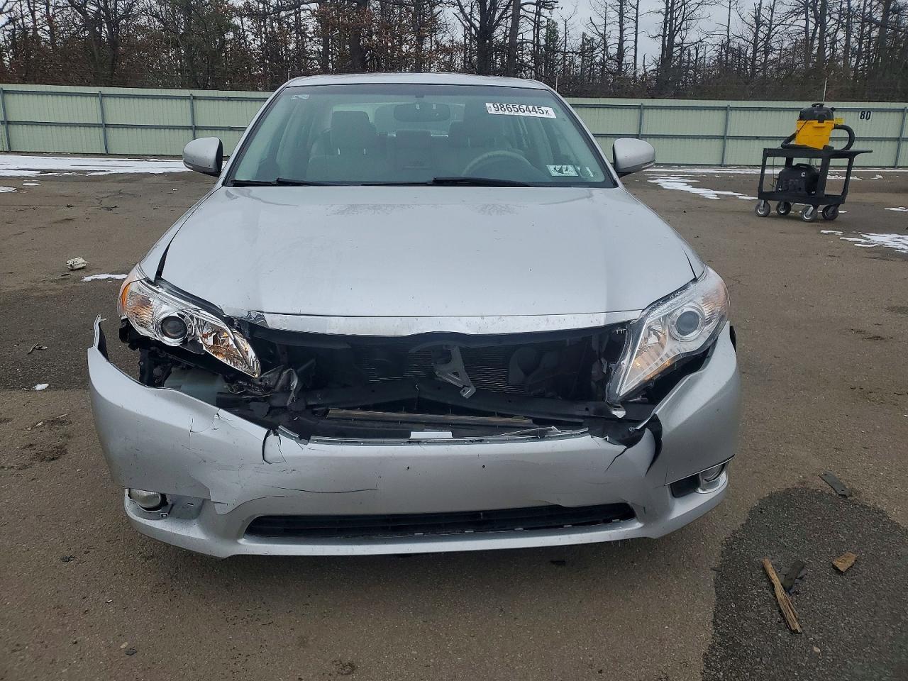 2011 TOYOTA Avalon