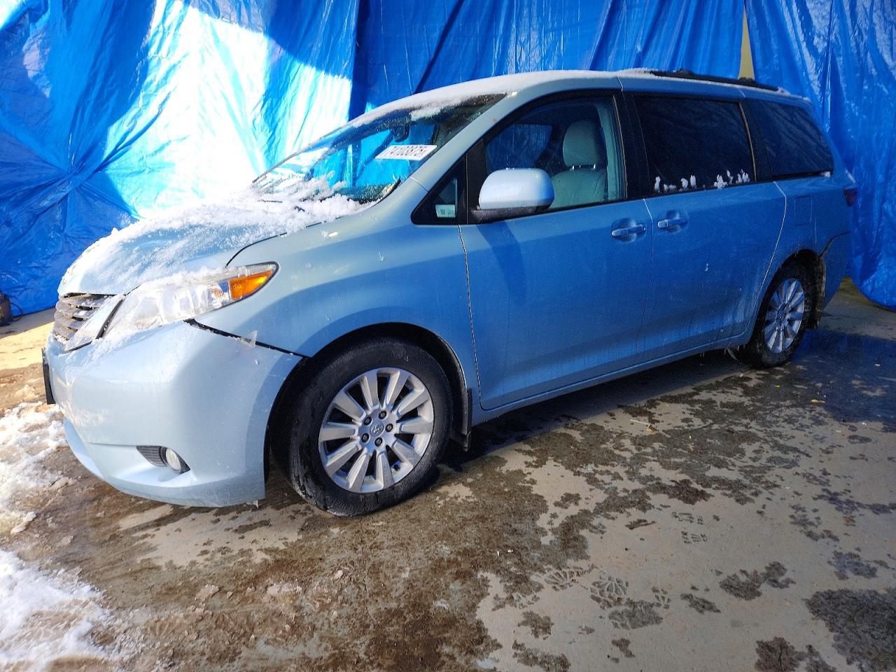 2015 TOYOTA SIENNA