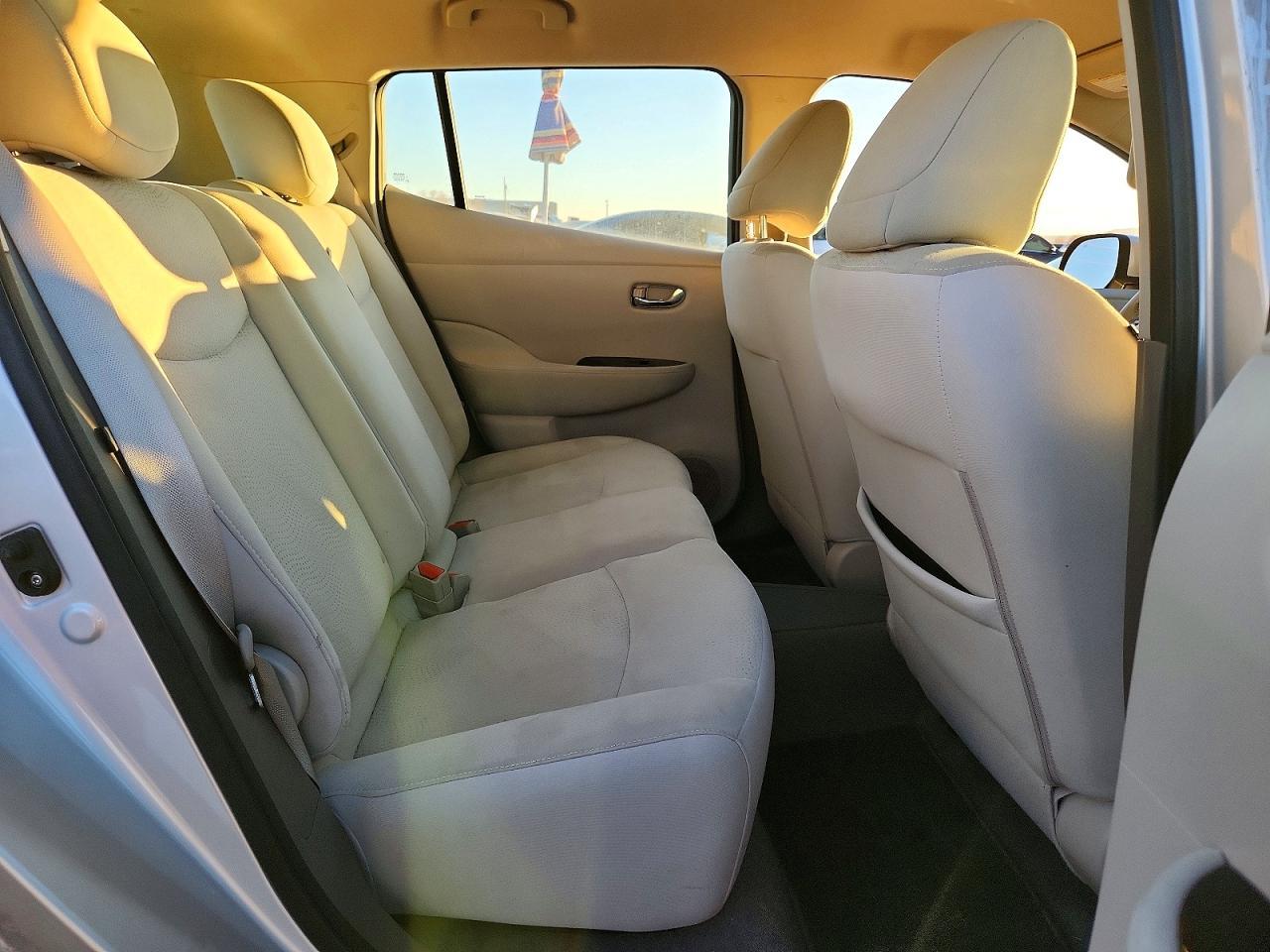 2015 NISSAN LEAF