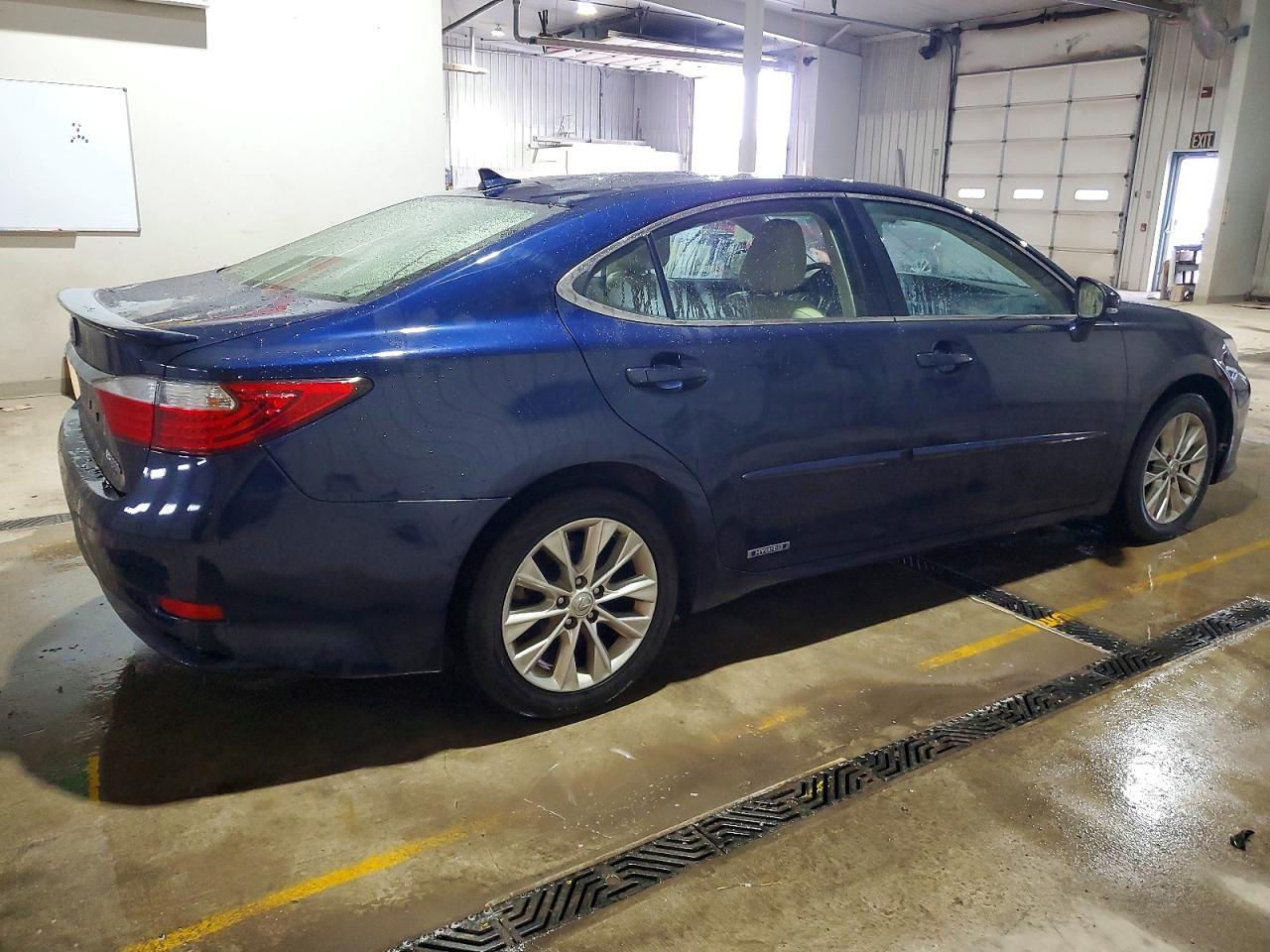 2013 LEXUS ES 300H