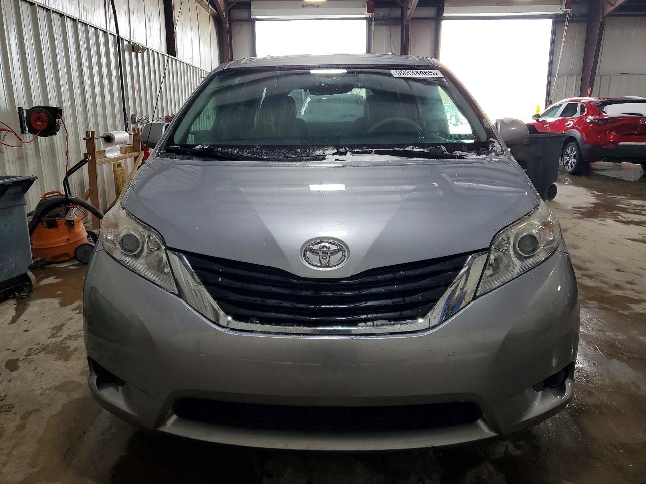 2014 TOYOTA SIENNA