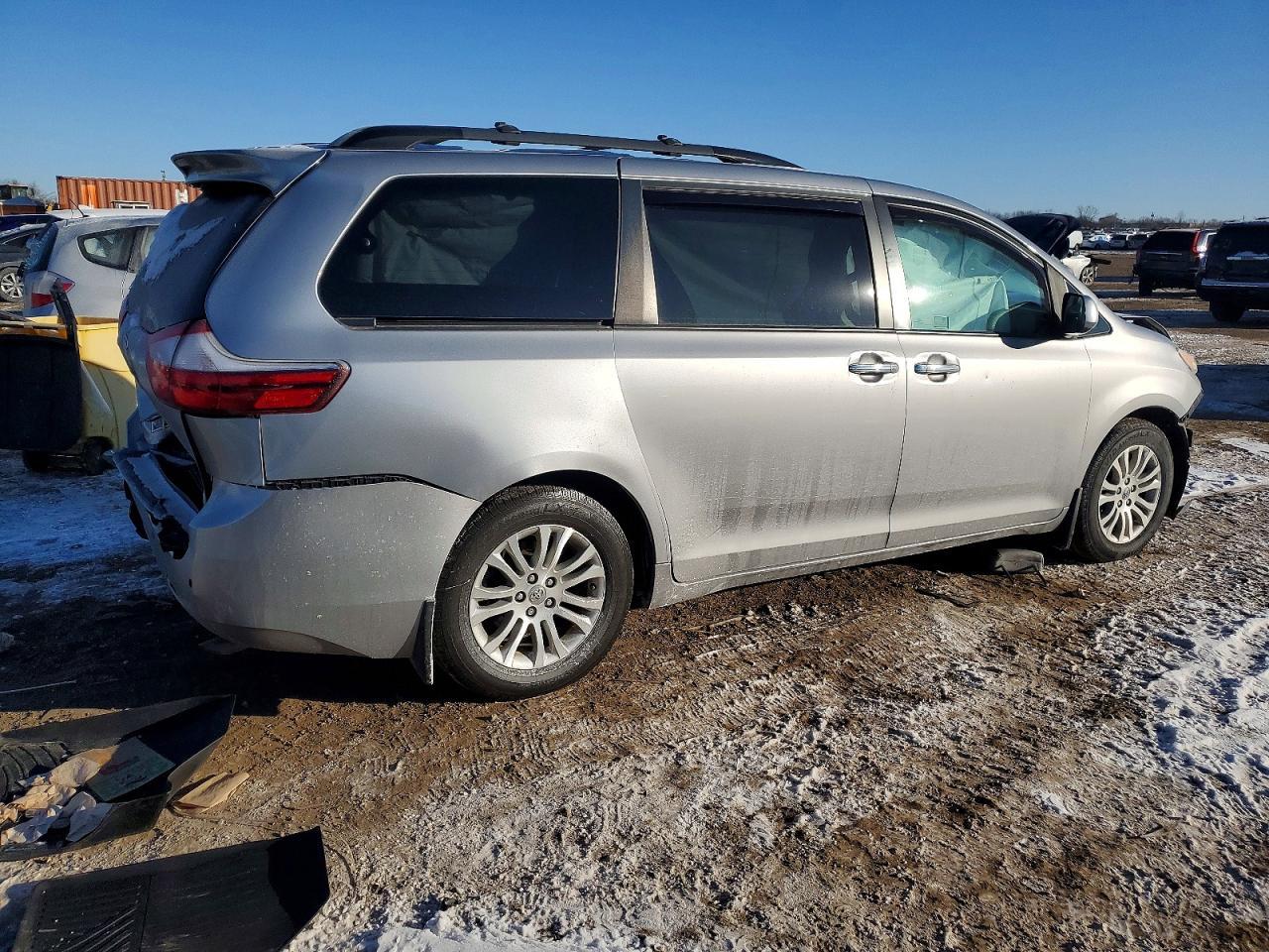 2017 TOYOTA SIENNA