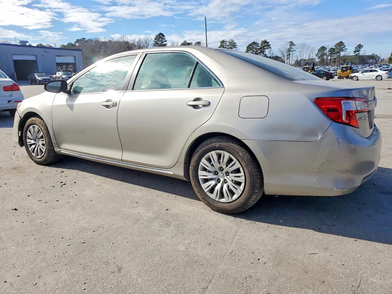 2014 TOYOTA CAMRY