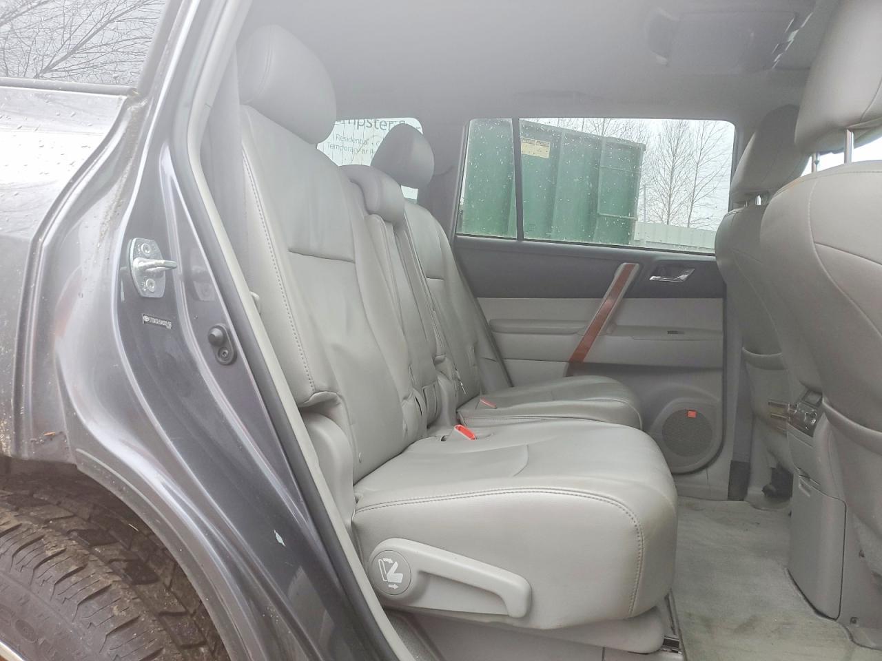 2010 TOYOTA HIGHLANDER