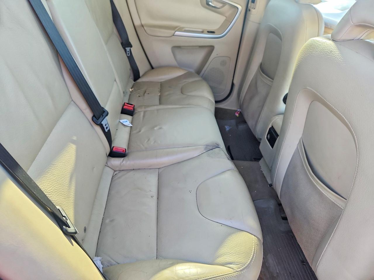 2011 VOLVO XC60