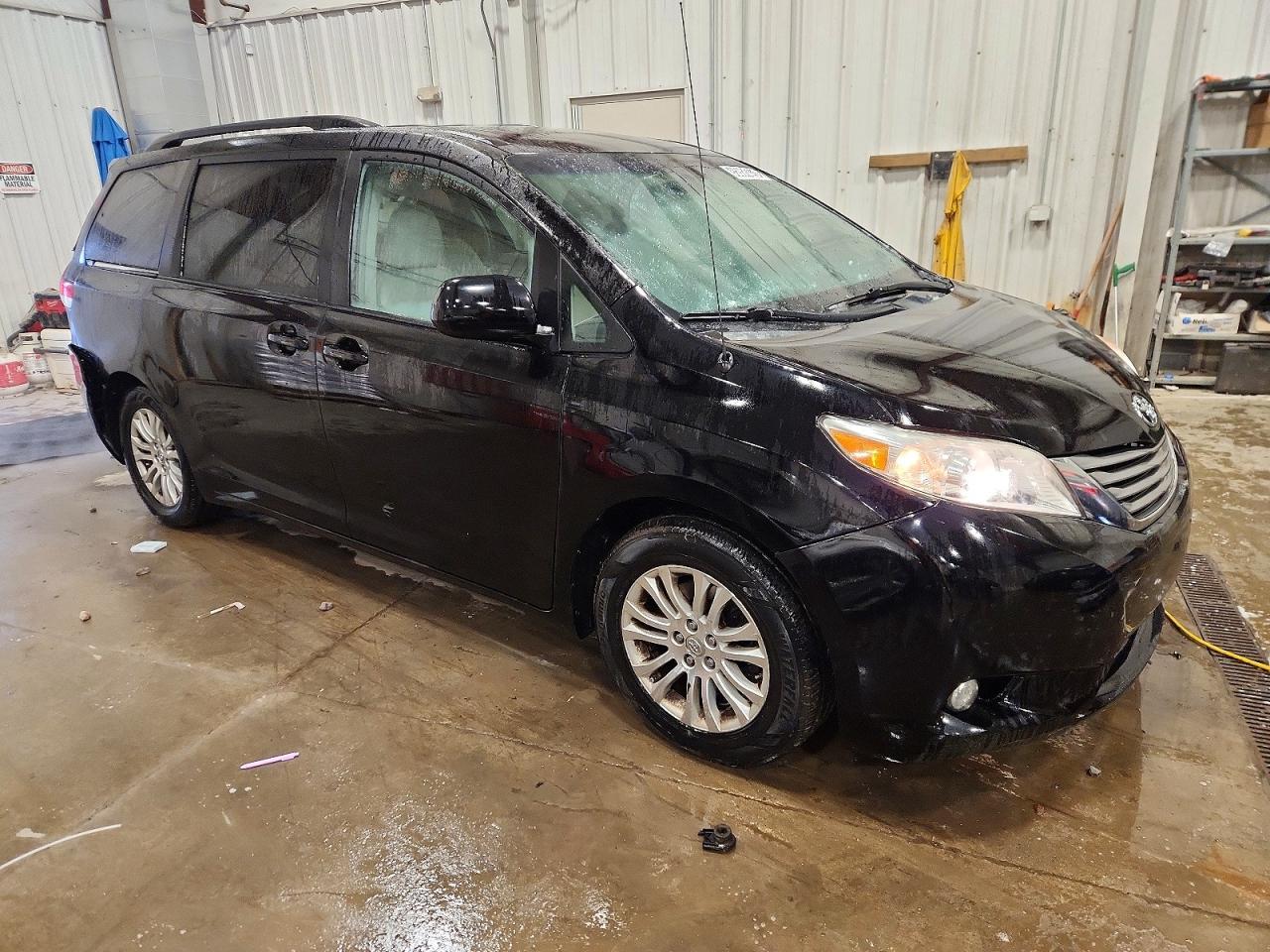 2014 TOYOTA SIENNA