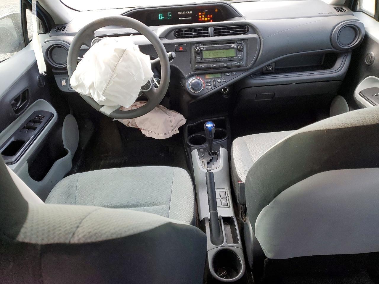 2013 TOYOTA Prius c