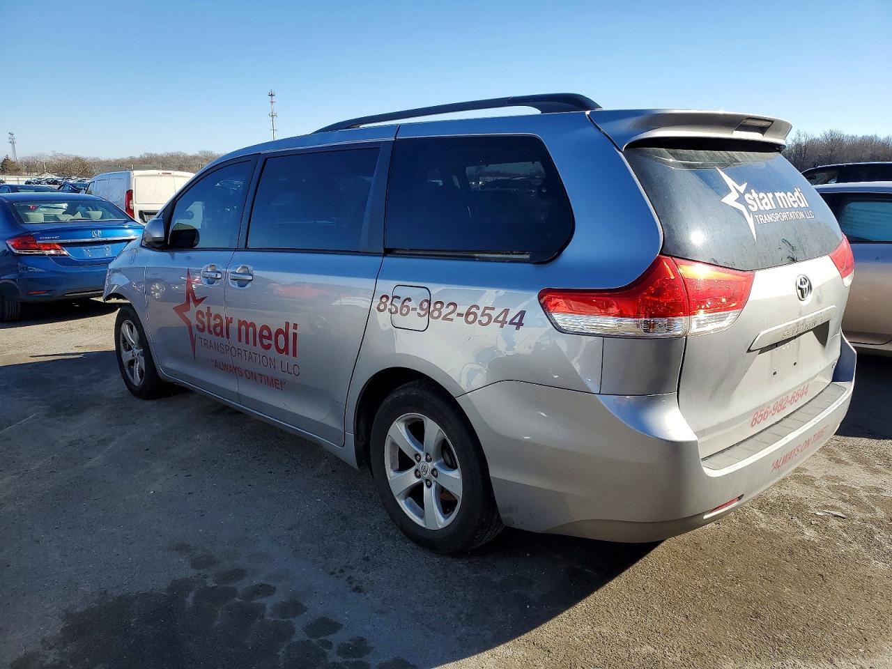 2011 TOYOTA SIENNA