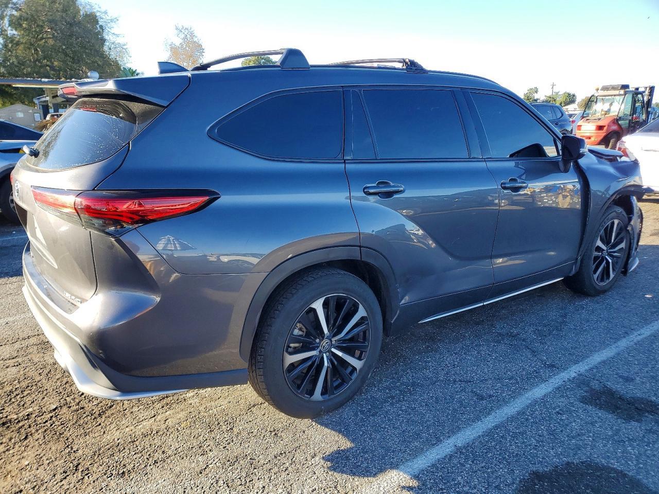 2022 TOYOTA HIGHLANDER