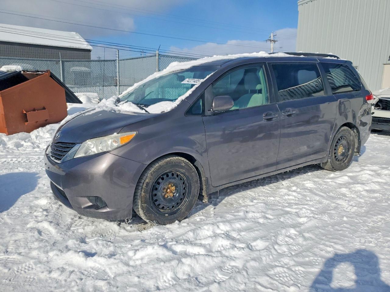 2012 TOYOTA SIENNA