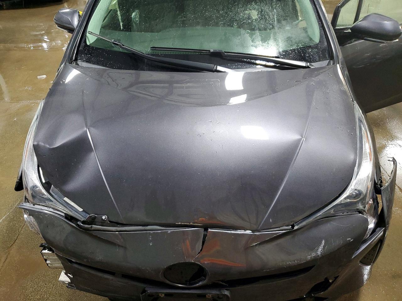 2016 TOYOTA PRIUS
