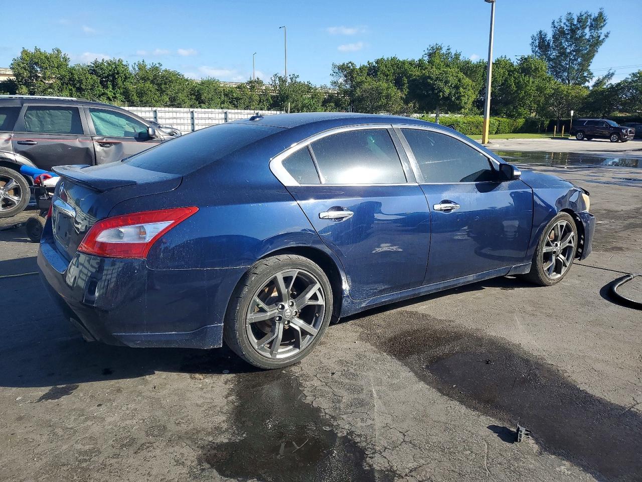 2014 NISSAN Maxima
