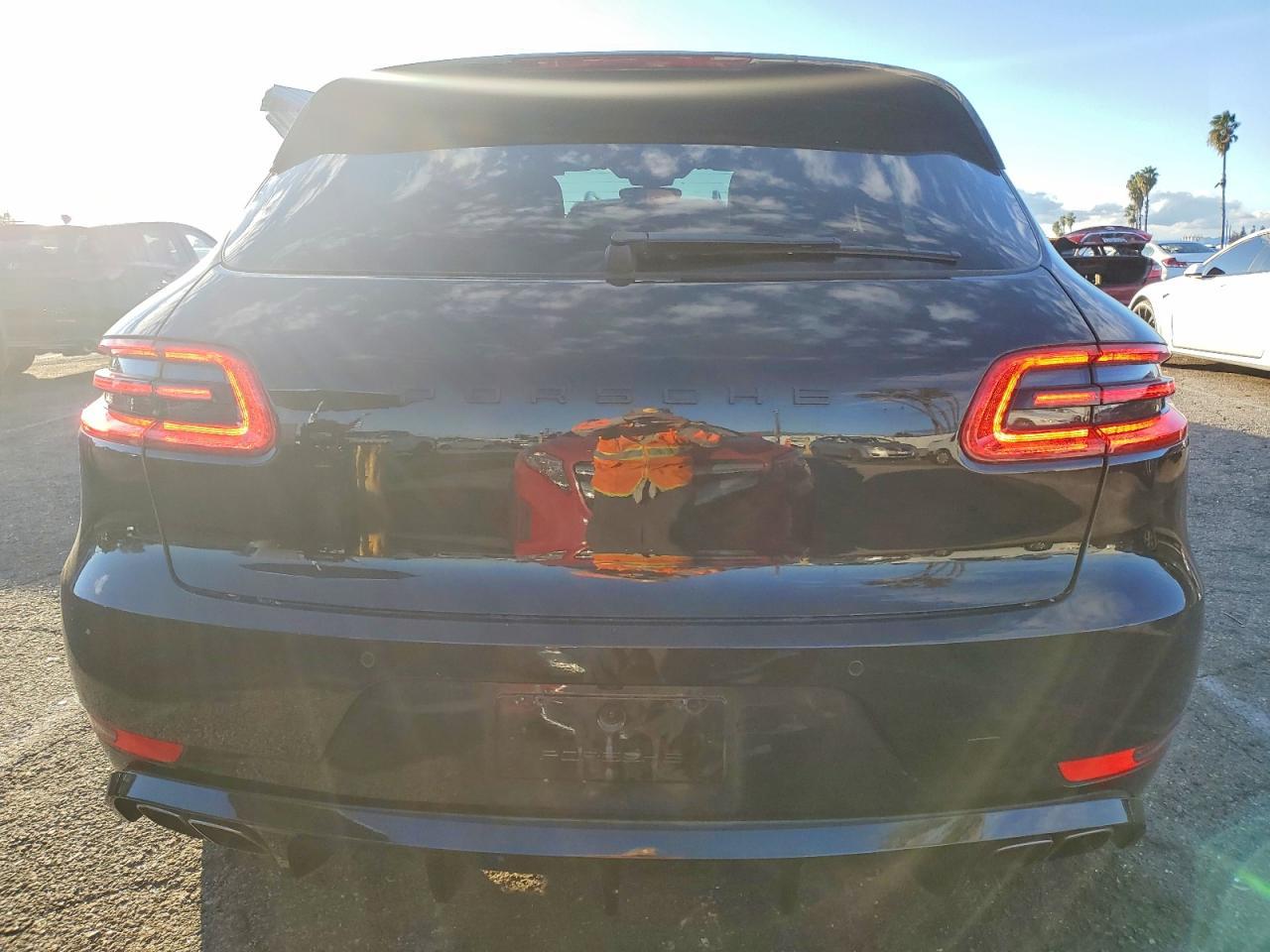2016 PORSCHE Macan