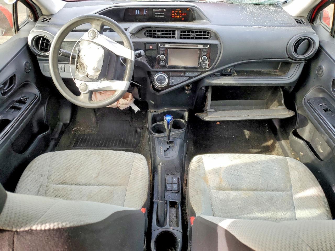 2016 TOYOTA Prius c