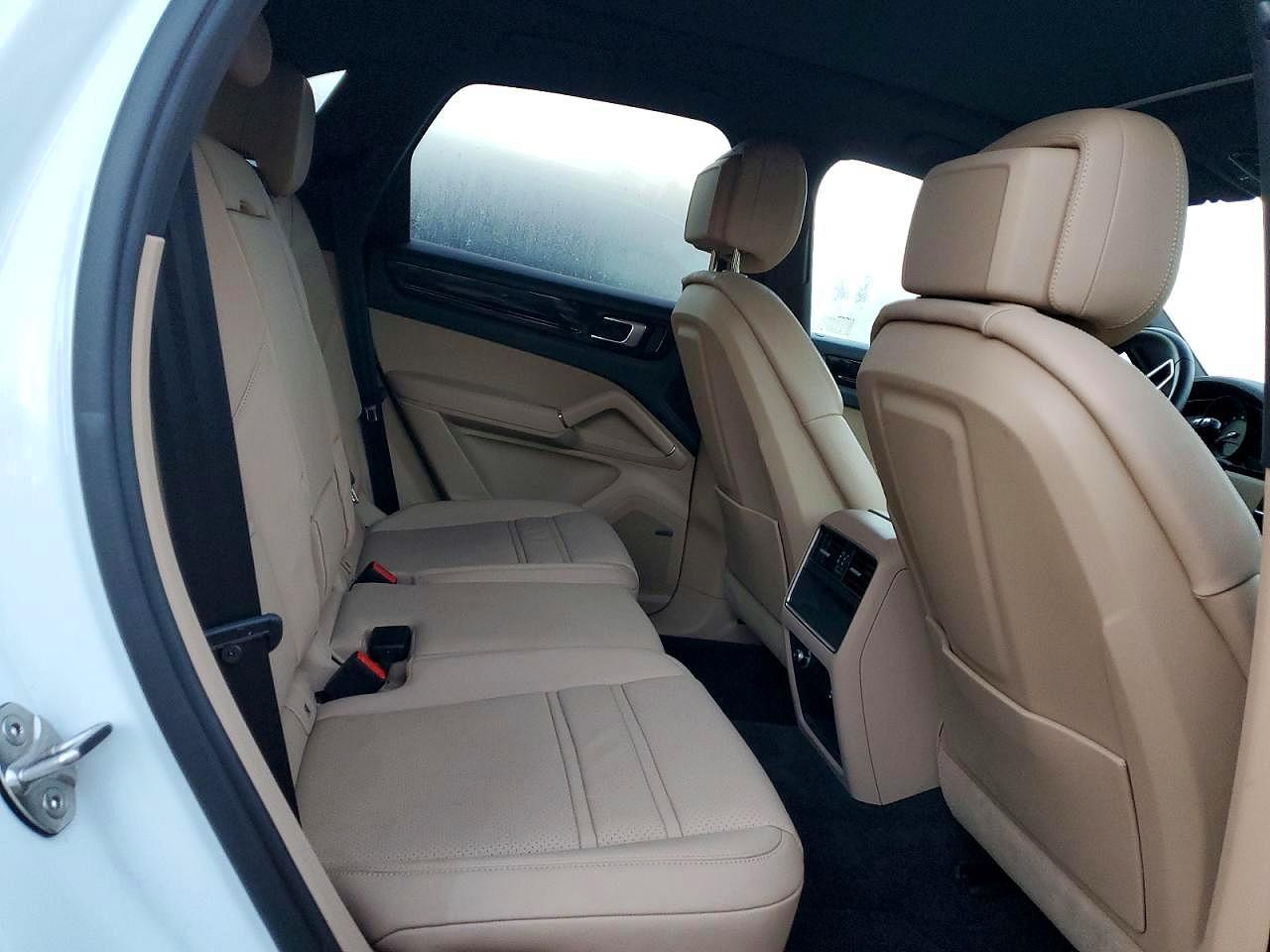 2023 PORSCHE CAYENNE