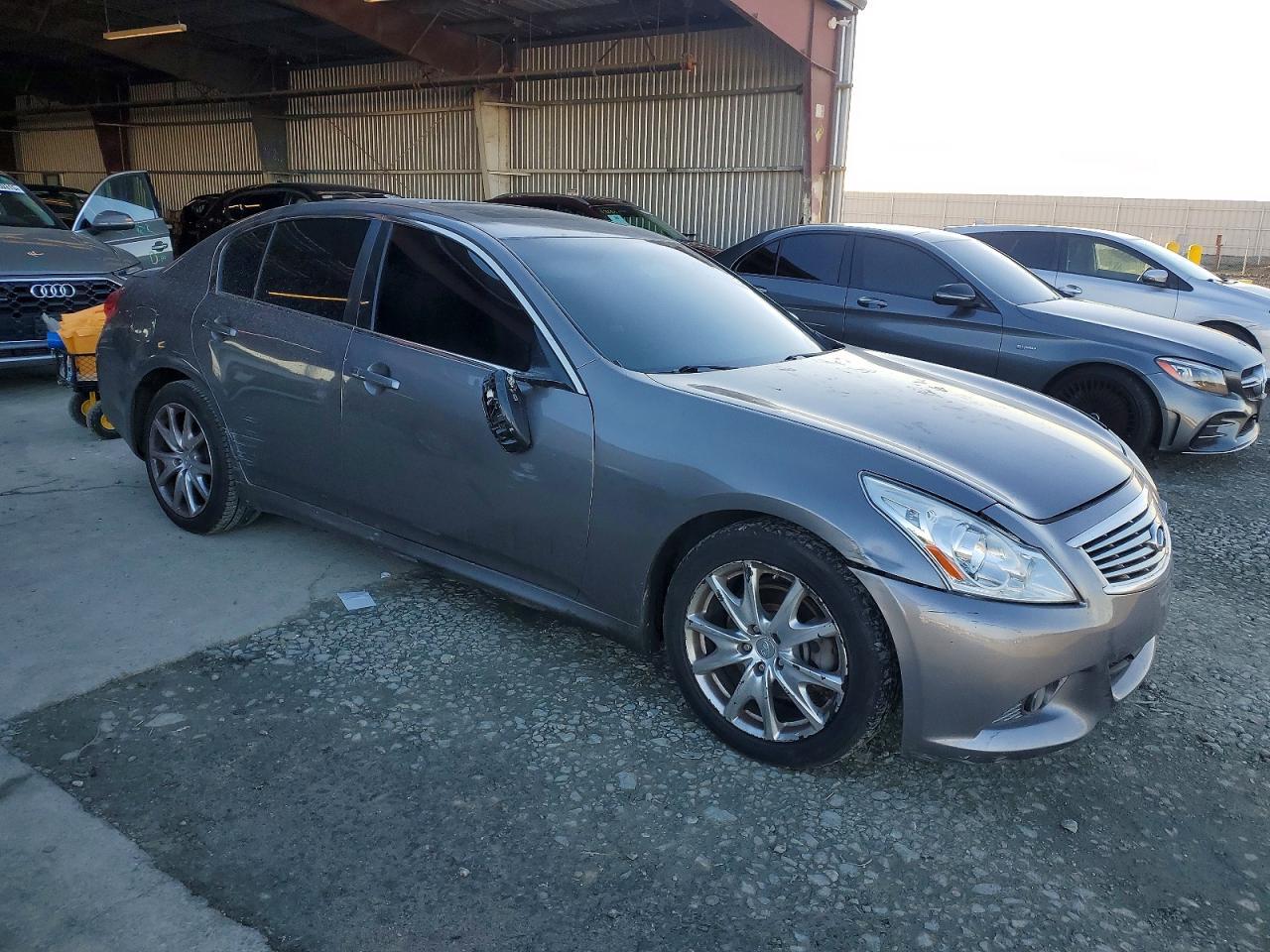 2013 INFINITI G37