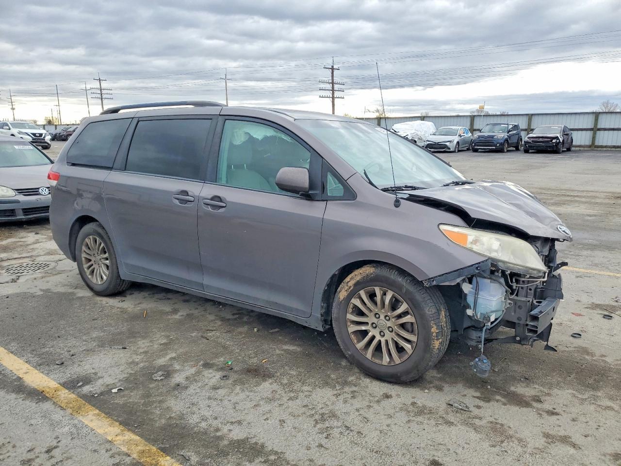 2012 TOYOTA SIENNA