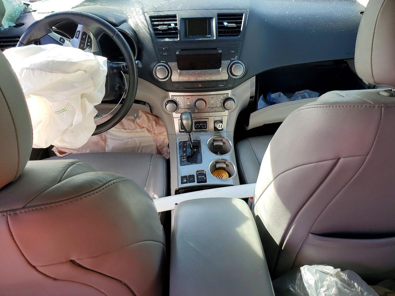 2011 TOYOTA HIGHLANDER