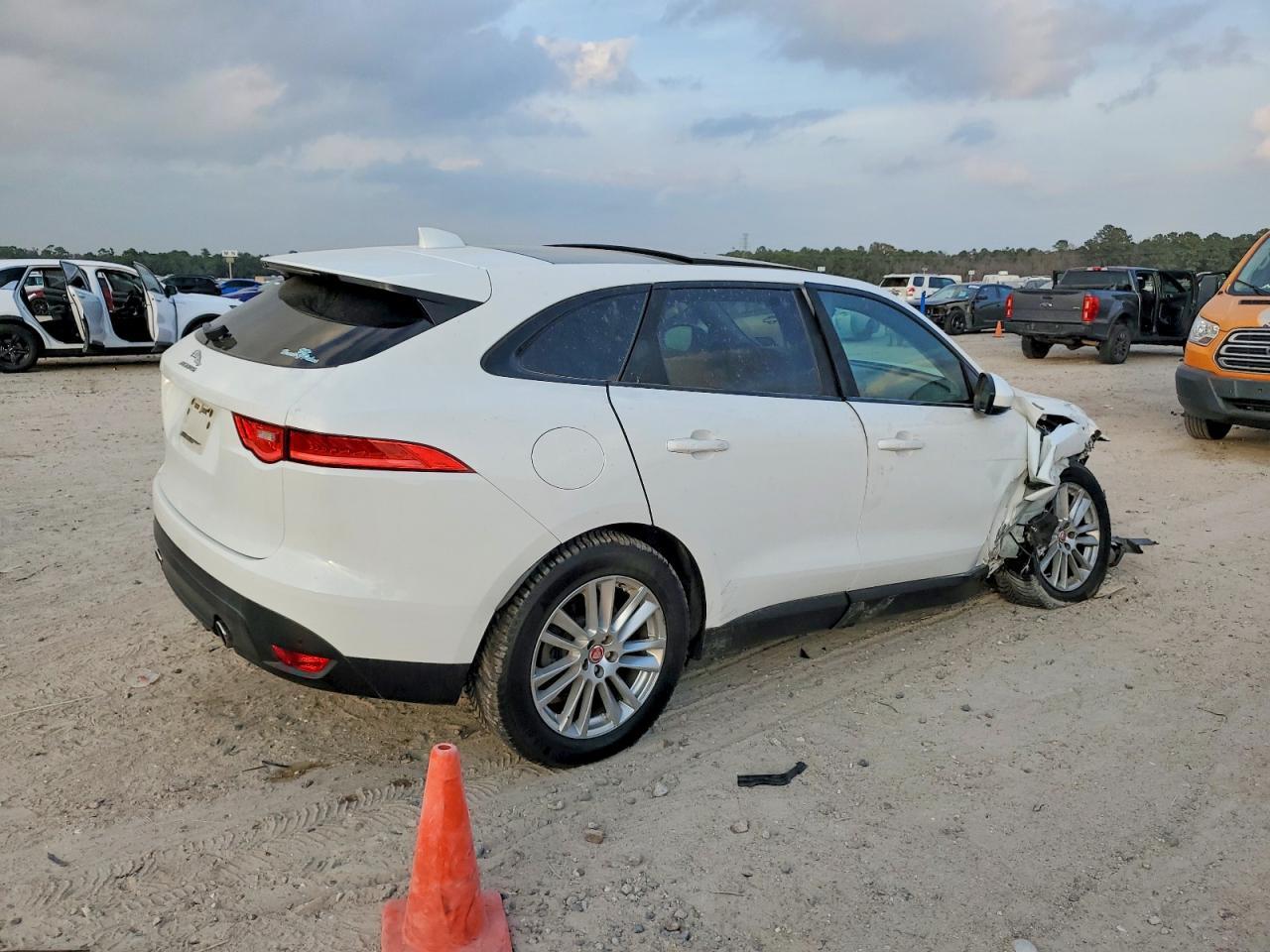 2017 JAGUAR F-Pace