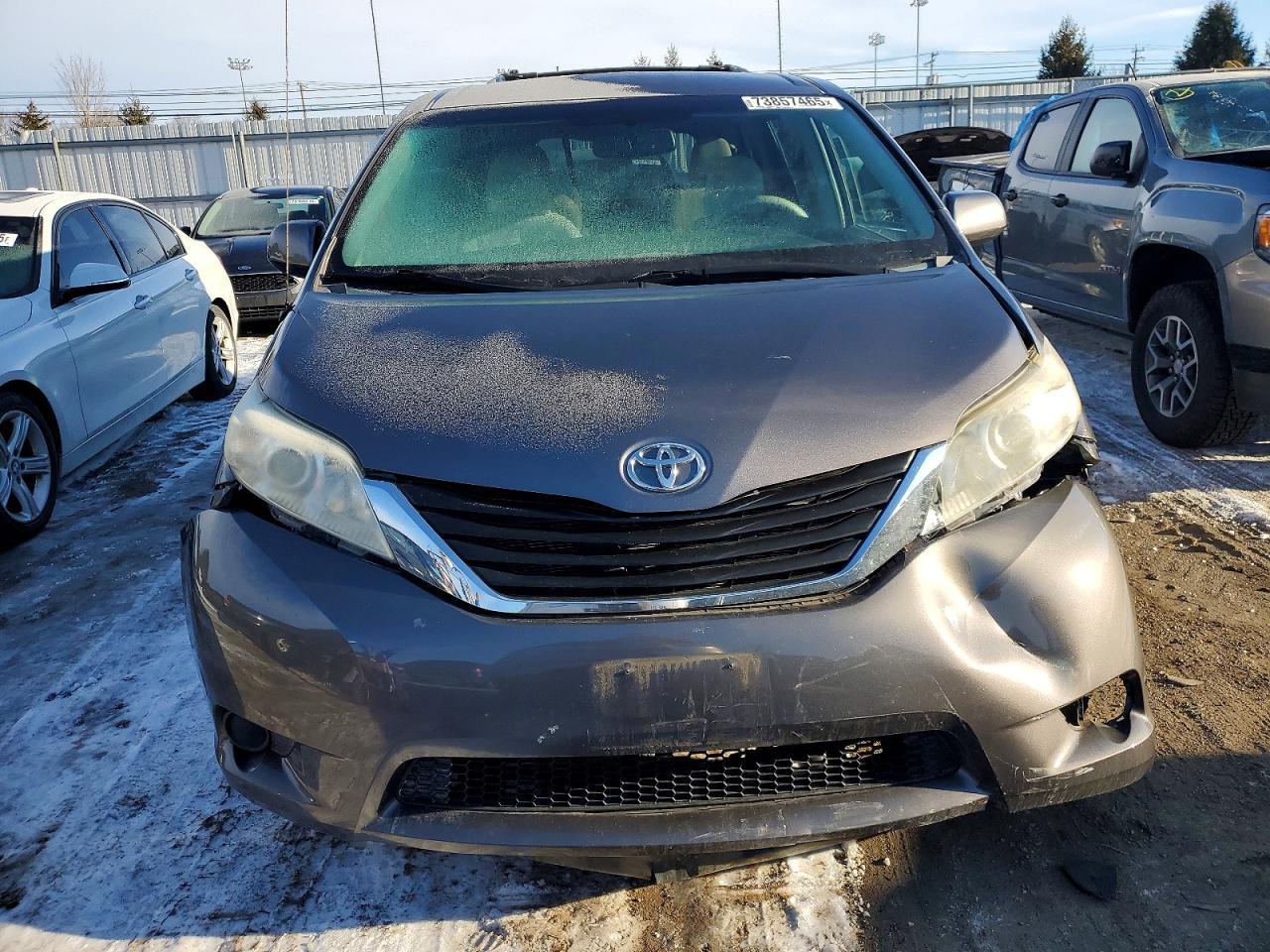 2012 TOYOTA SIENNA