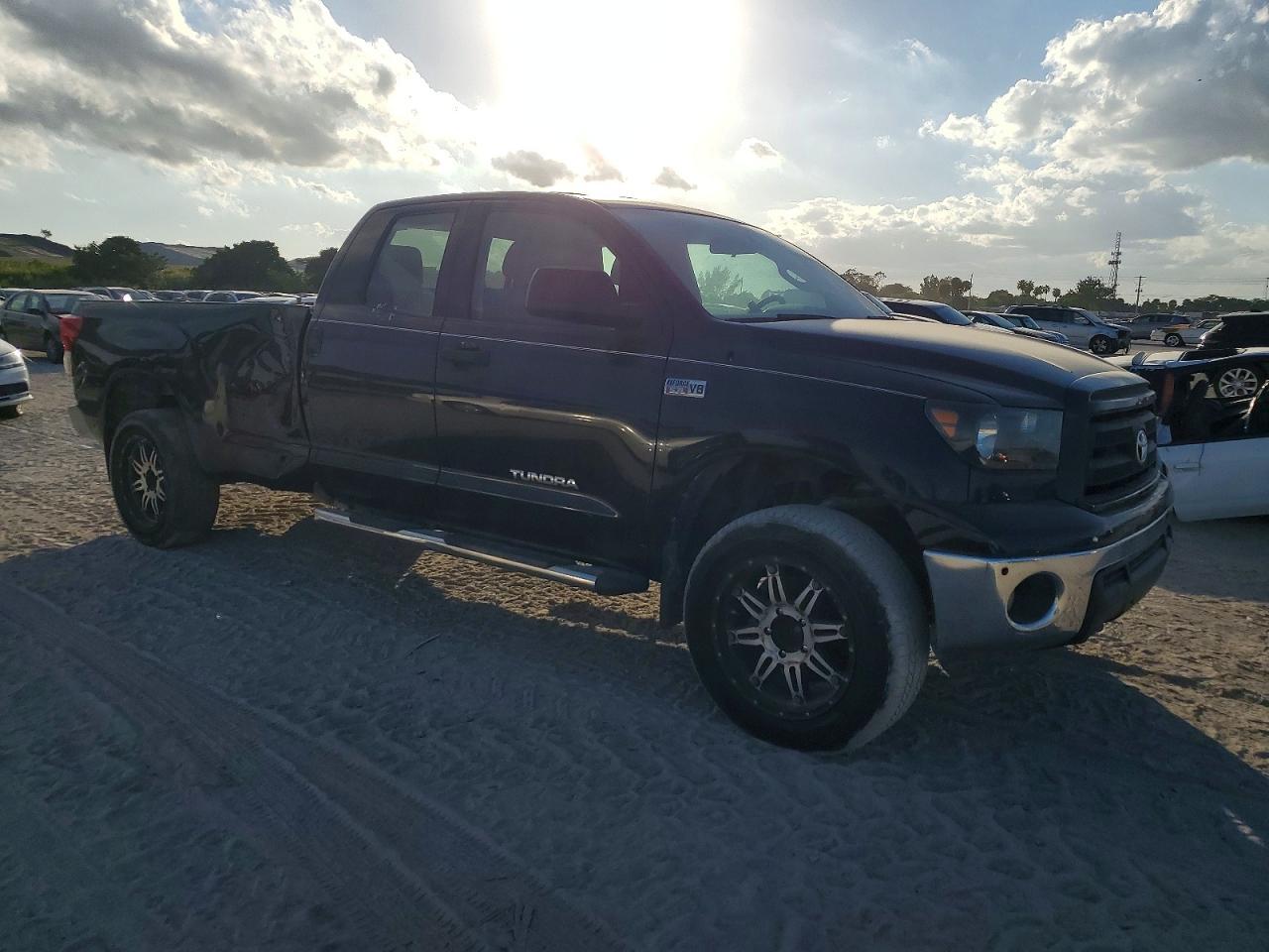 2011 TOYOTA TUNDRA