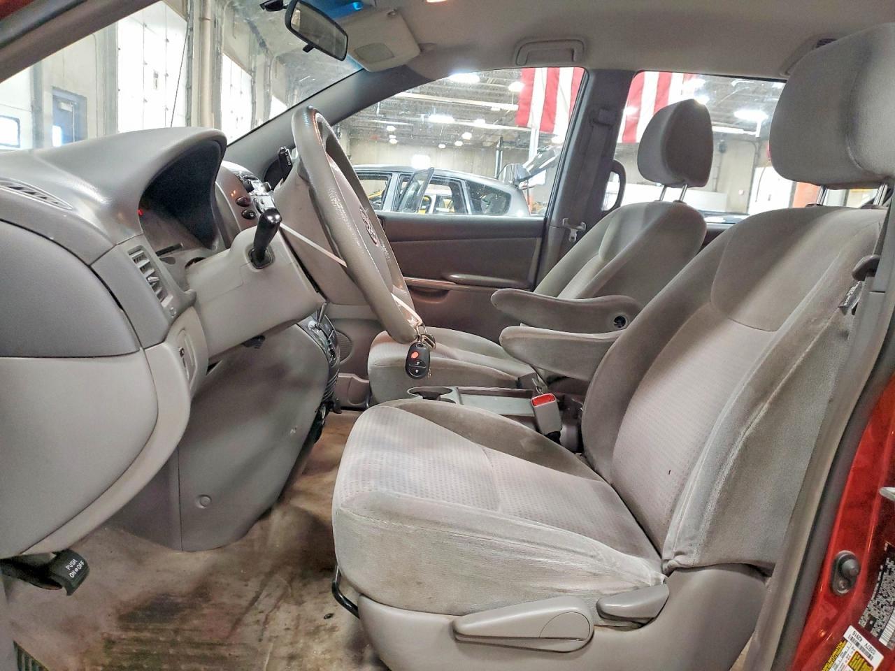 2010 TOYOTA SIENNA