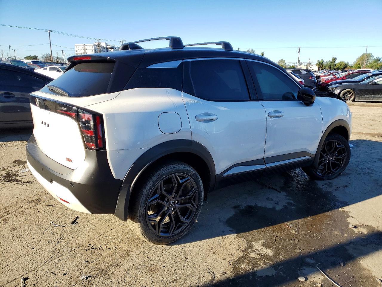 2025 NISSAN KICKS