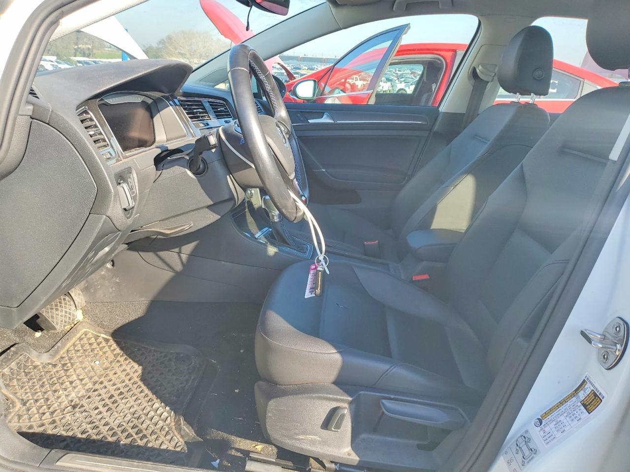 2018 VOLKSWAGEN e-Golf