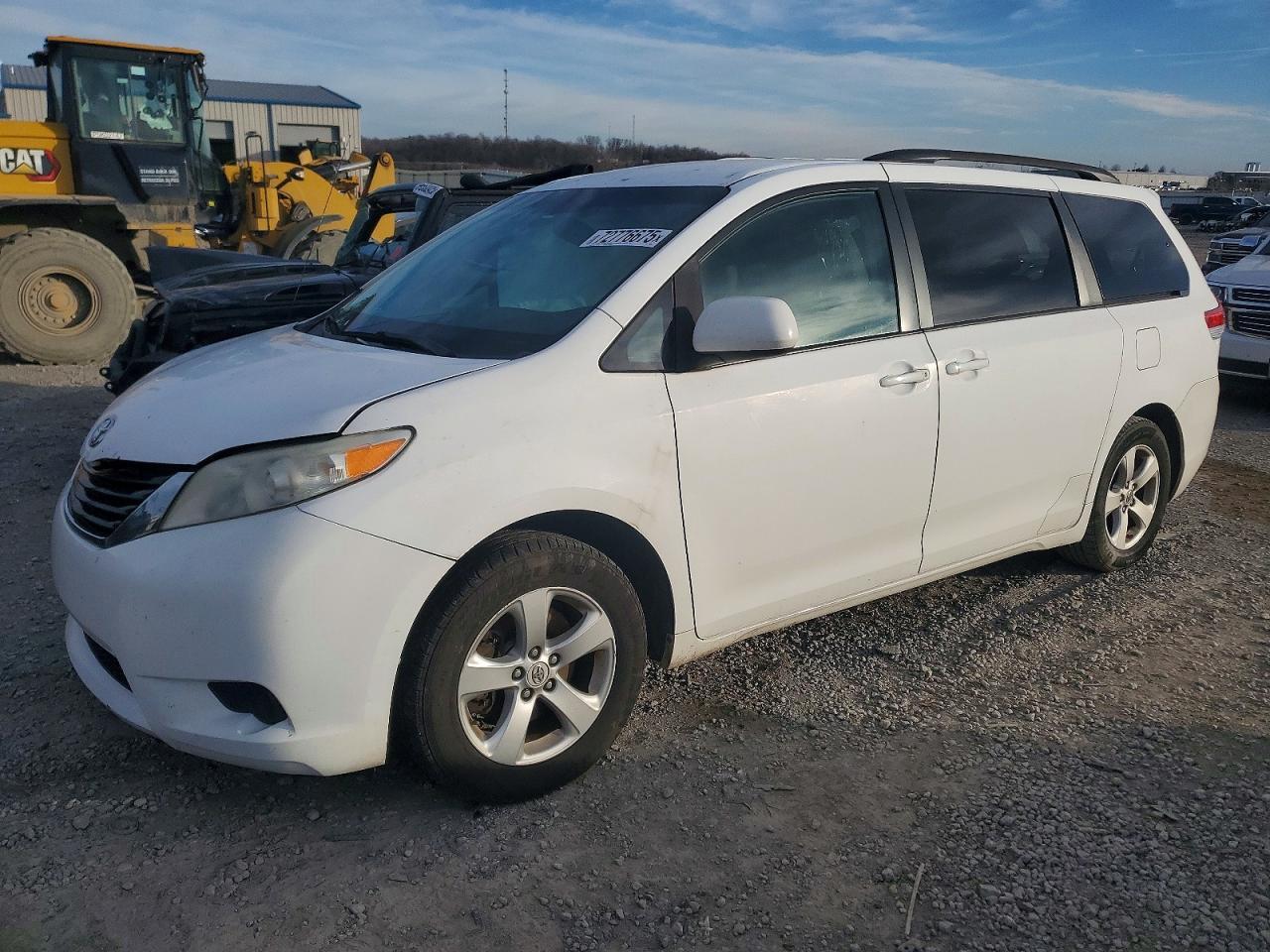 2012 TOYOTA SIENNA
