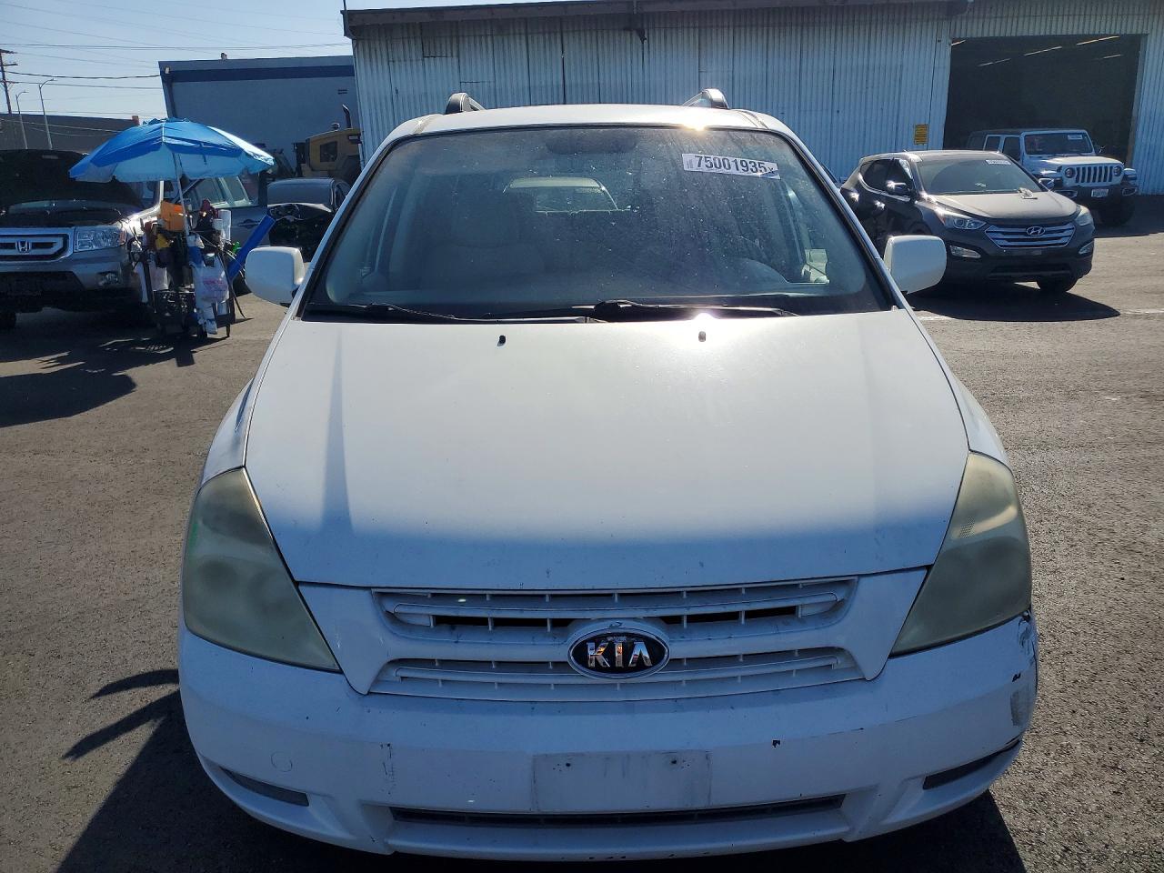 2009 KIA SEDONA