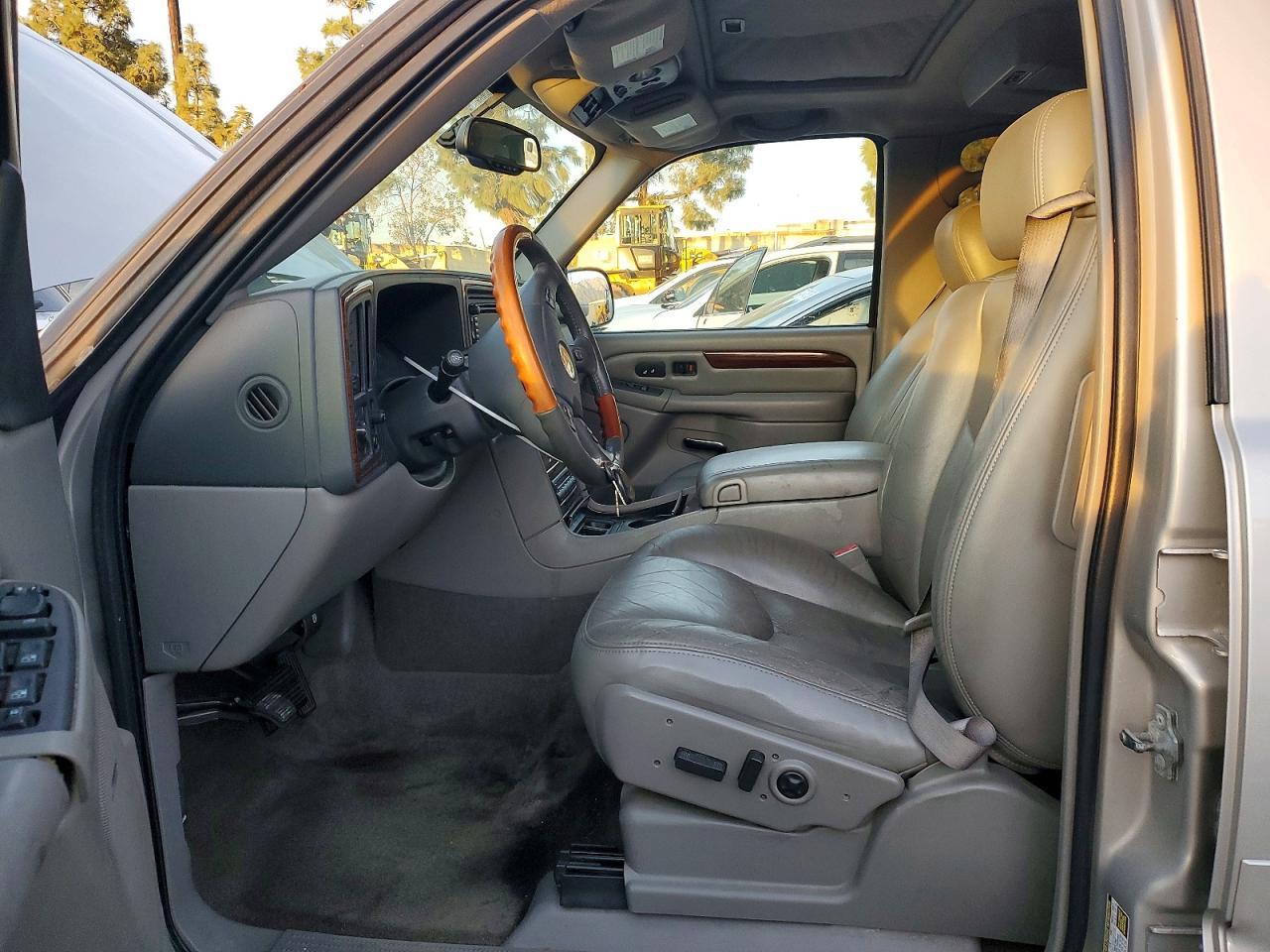 2004 CADILLAC Escalade ESV
