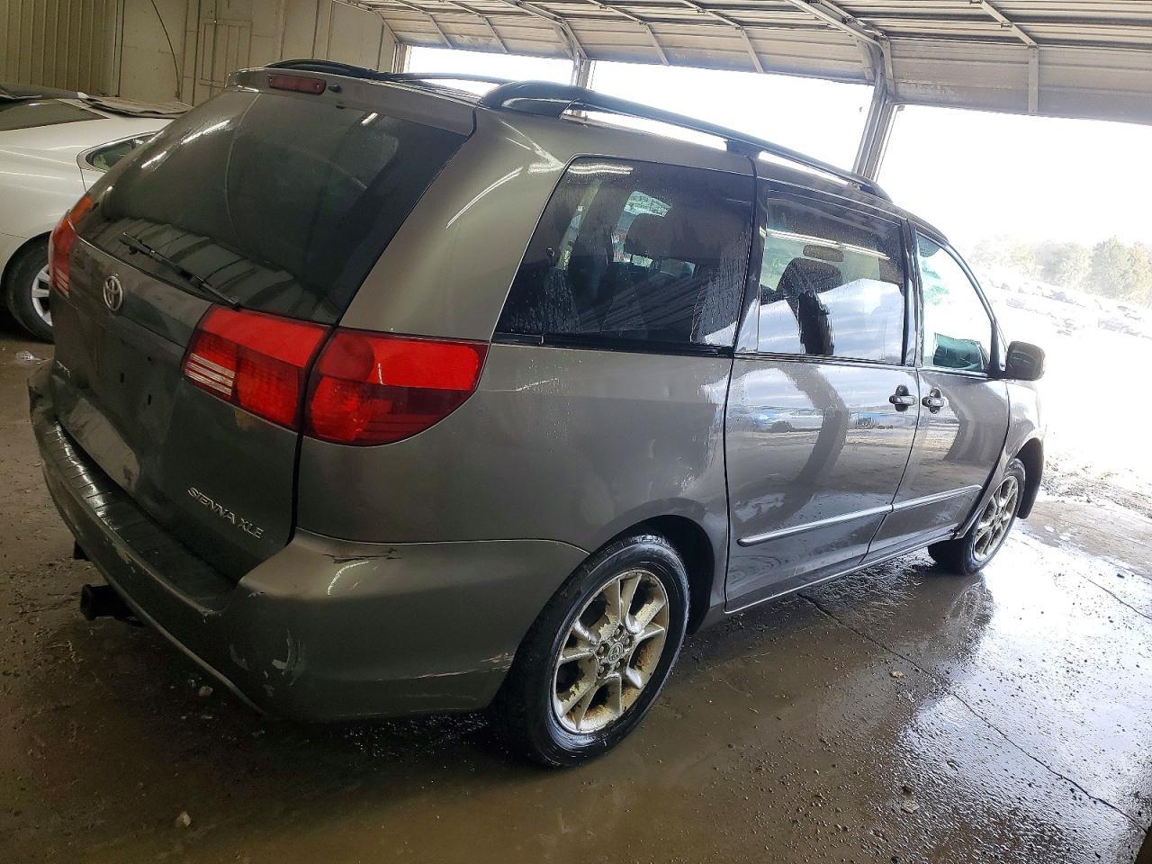 2005 TOYOTA SIENNA