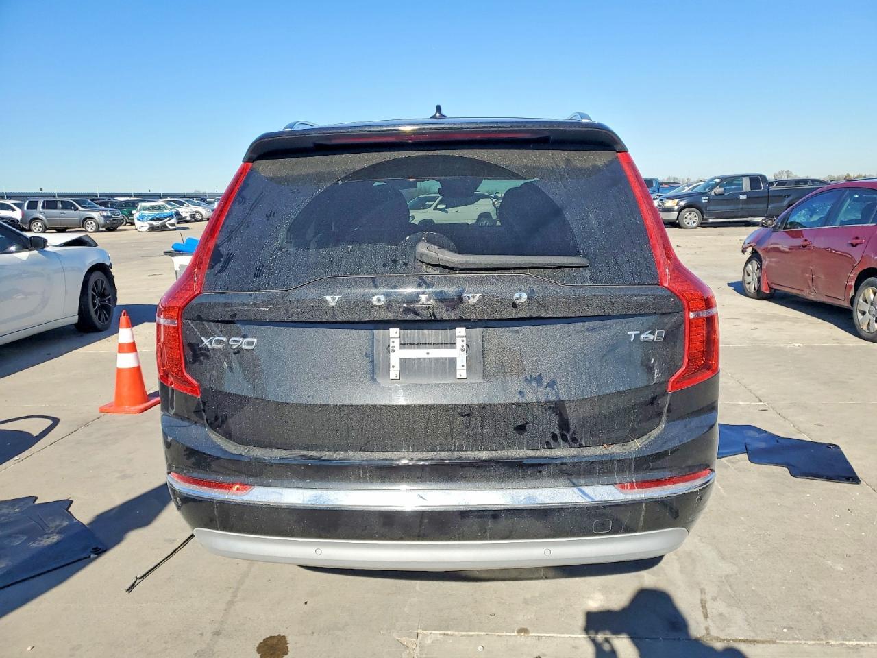 2022 VOLVO XC90