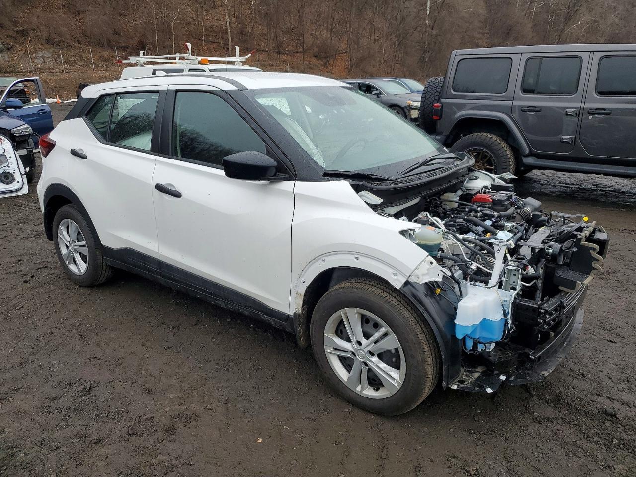2025 NISSAN KICKS
