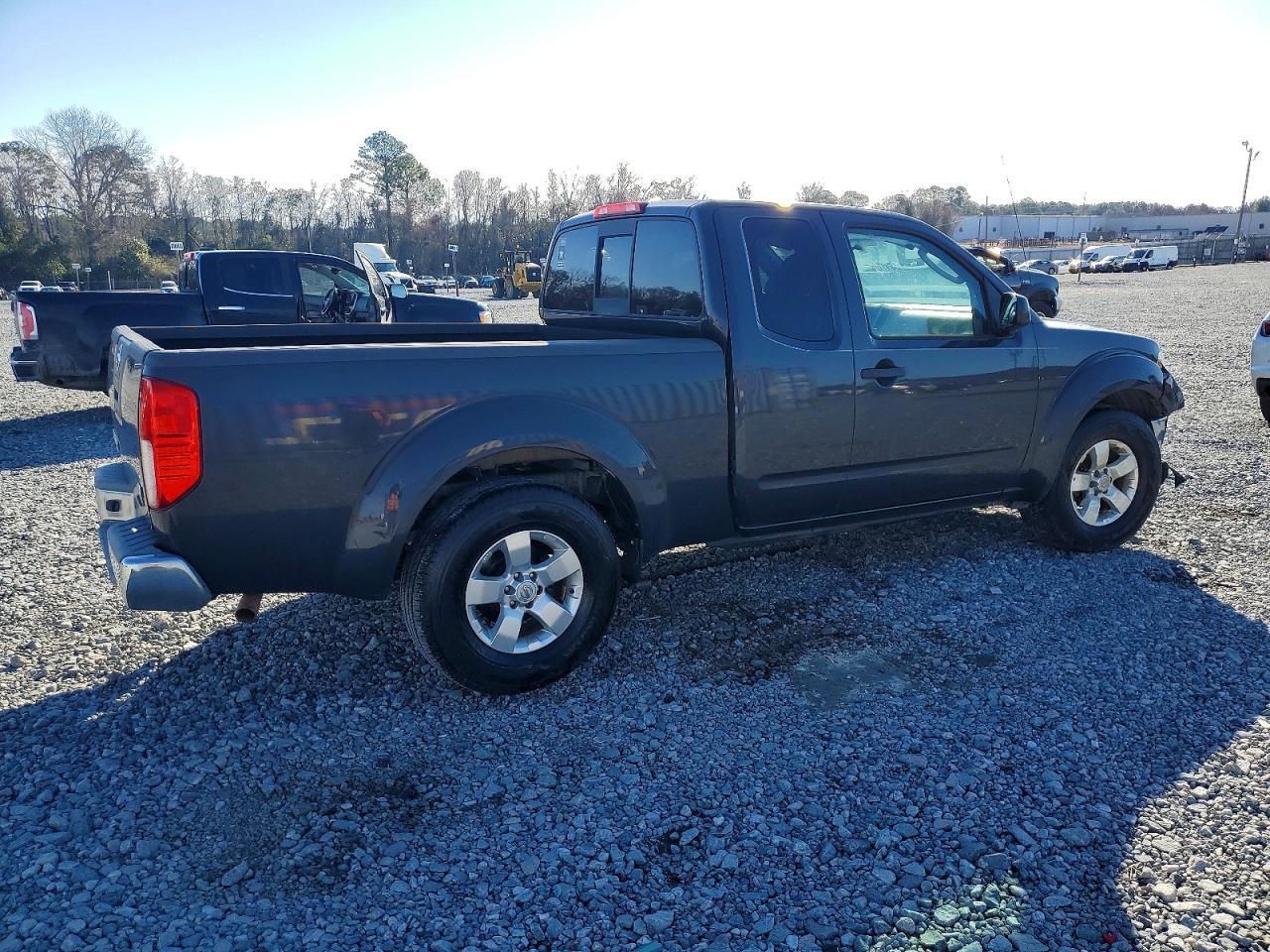 2011 NISSAN Frontier