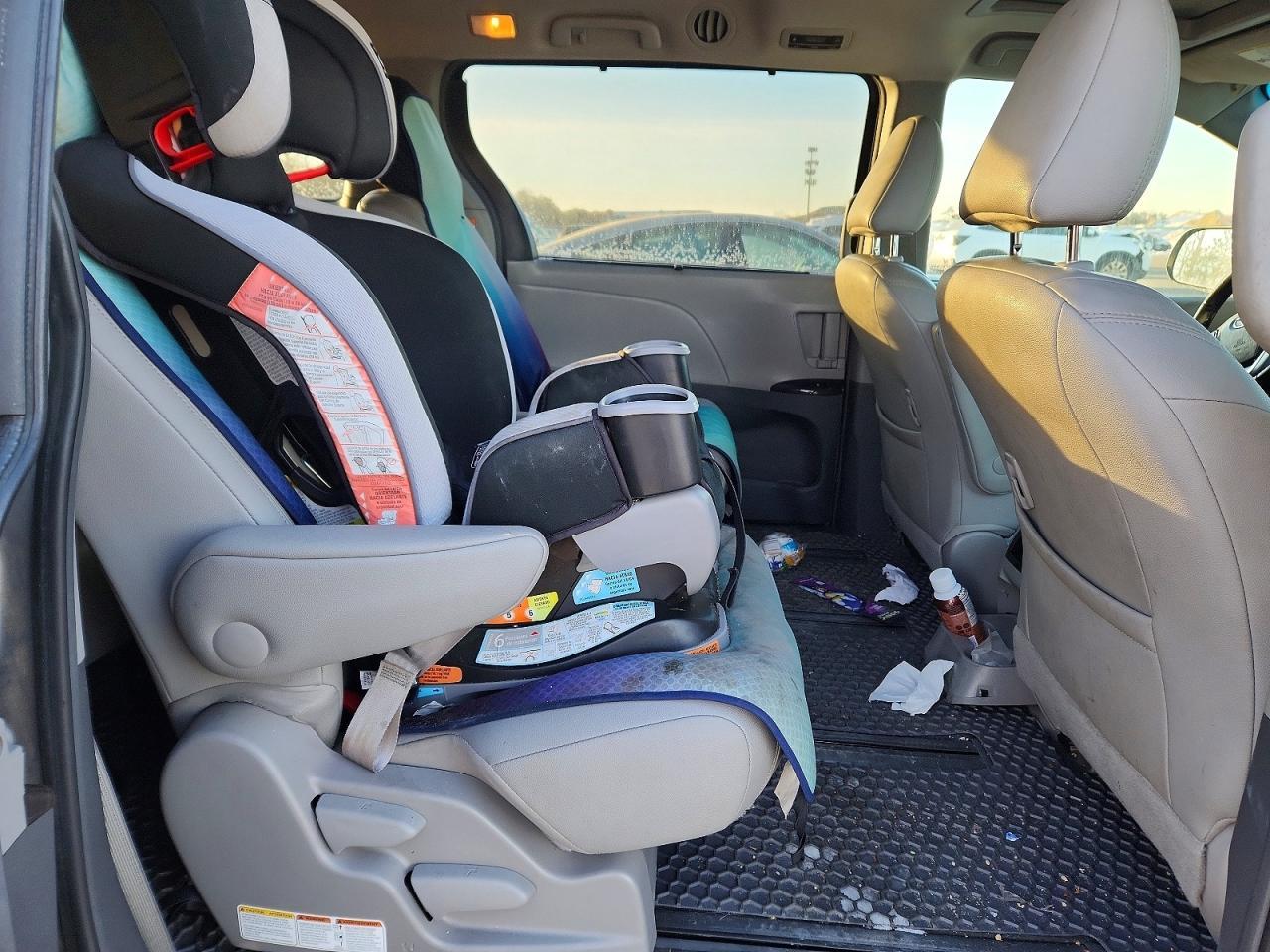 2017 TOYOTA SIENNA