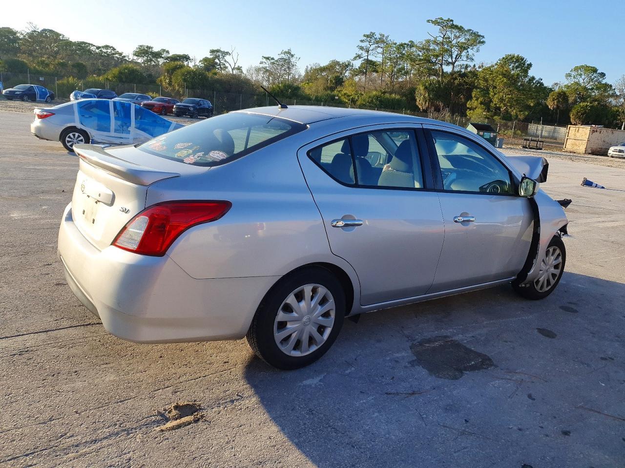 2017 NISSAN VERSA