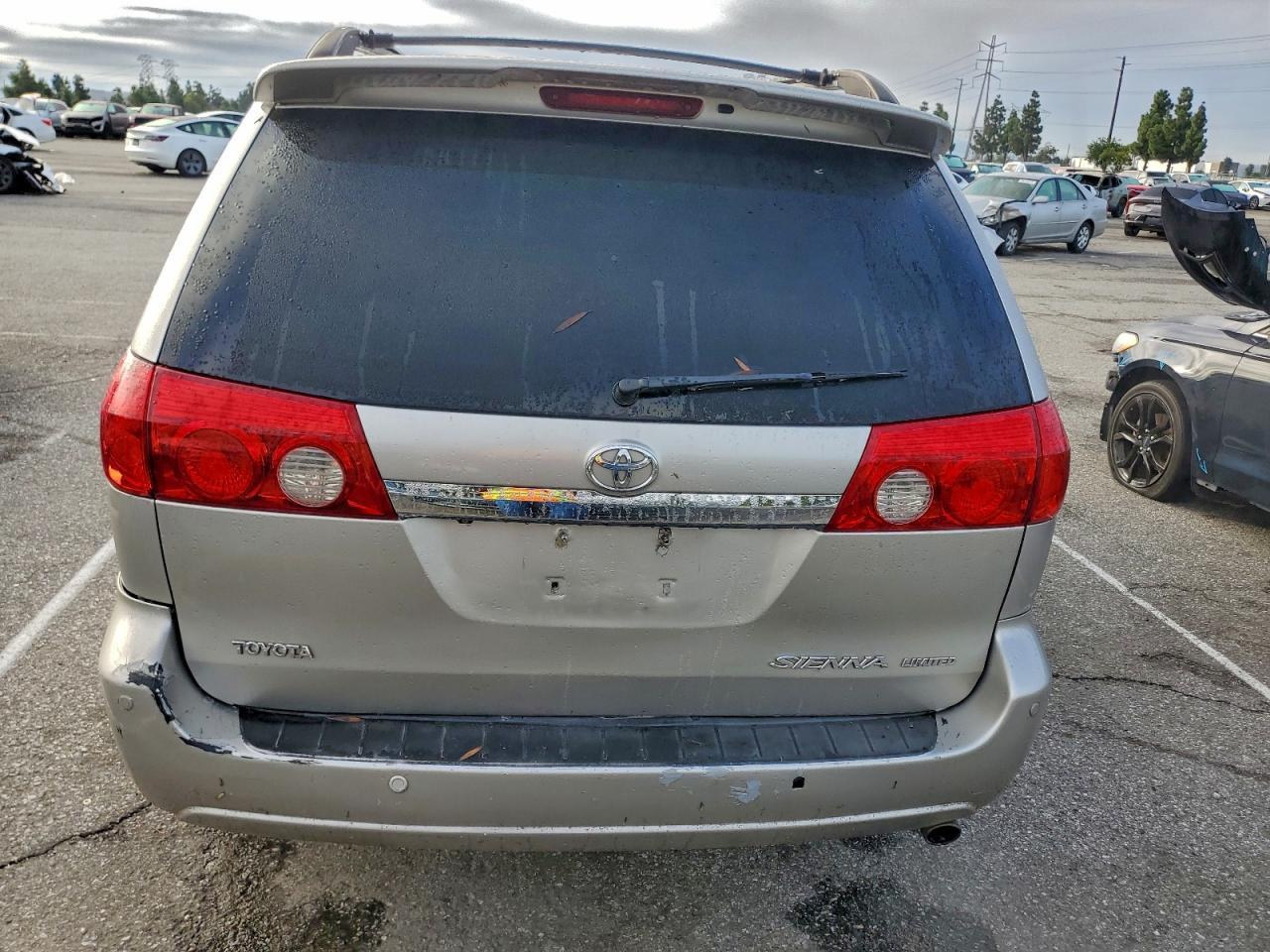 2007 TOYOTA SIENNA