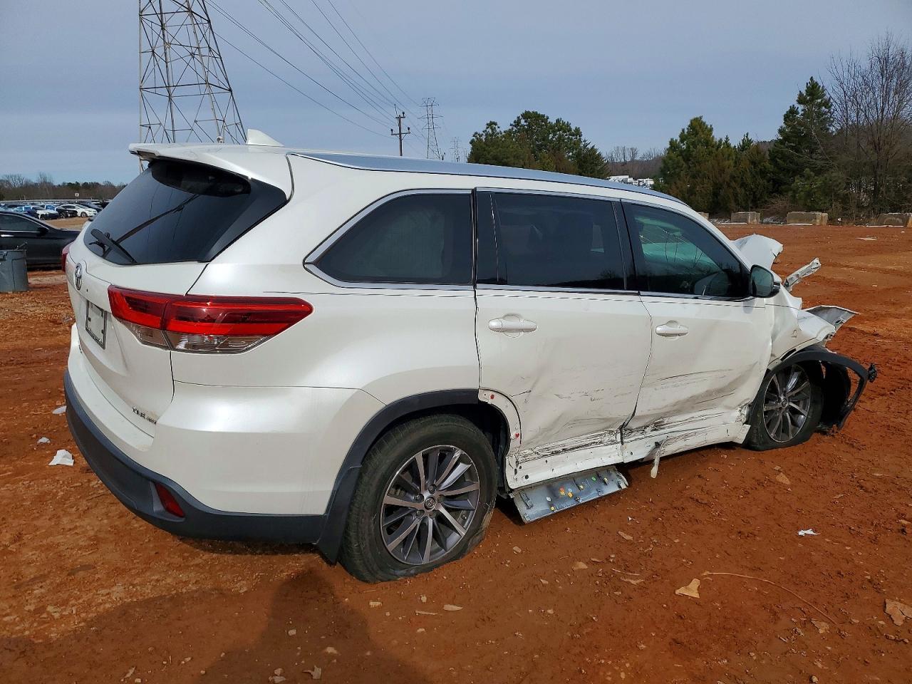 2018 TOYOTA HIGHLANDER