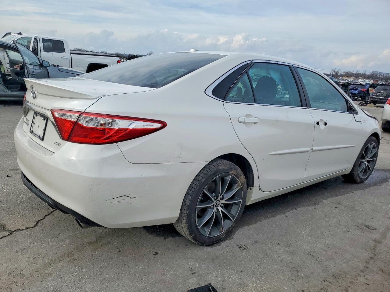 2016 TOYOTA CAMRY