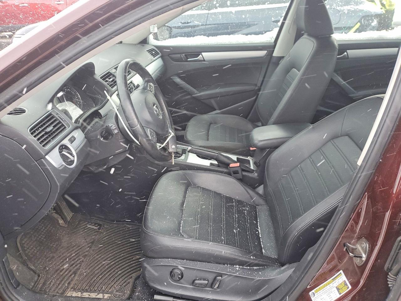 2013 VOLKSWAGEN Passat