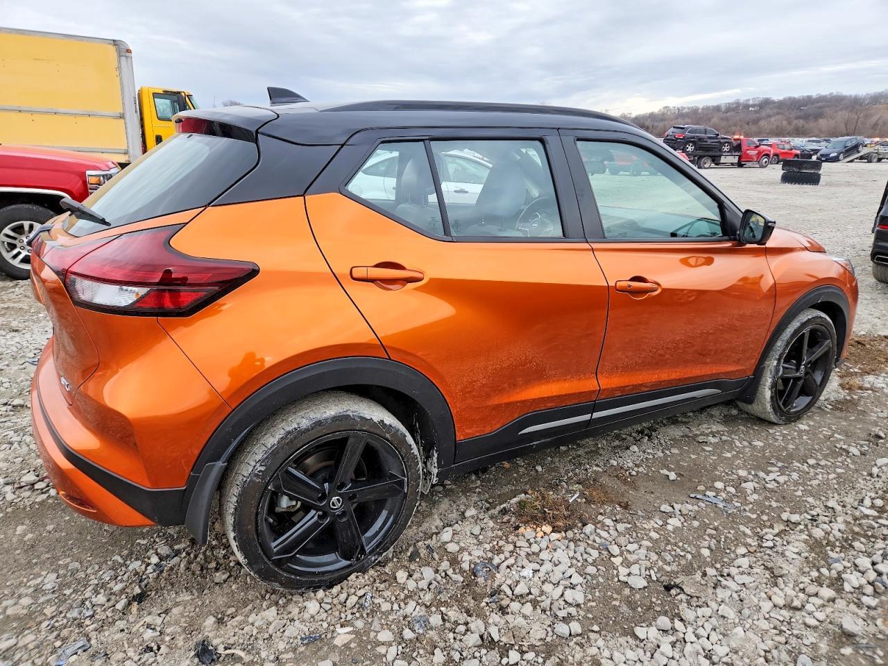 2023 NISSAN KICKS