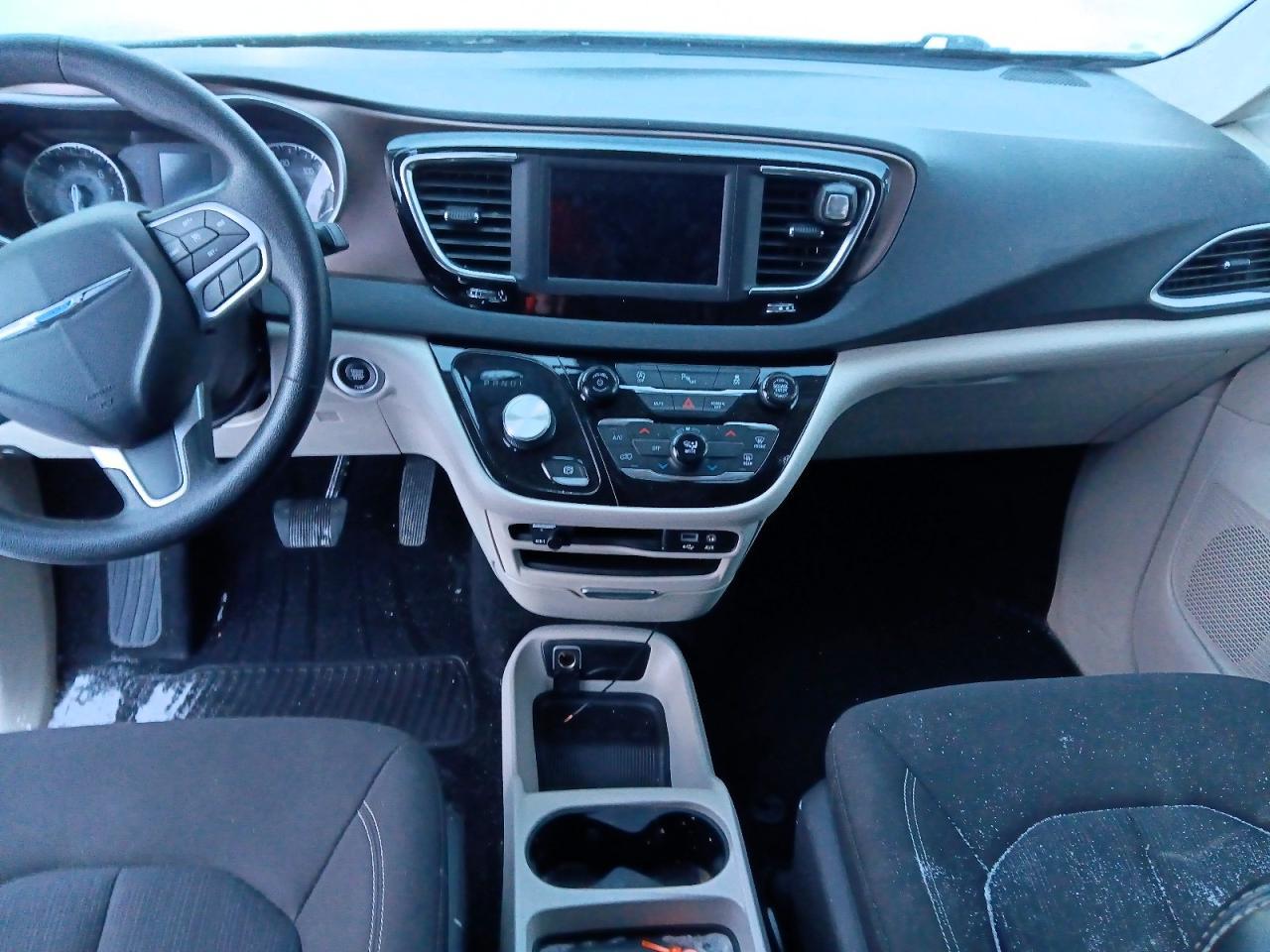 2020 CHRYSLER Voyager