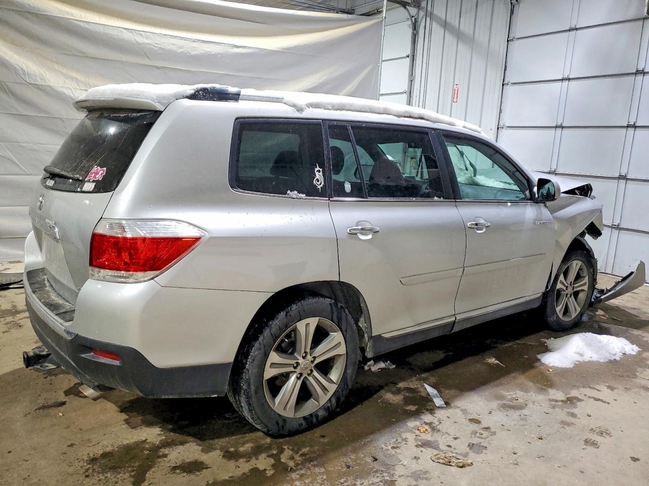 2011 TOYOTA HIGHLANDER
