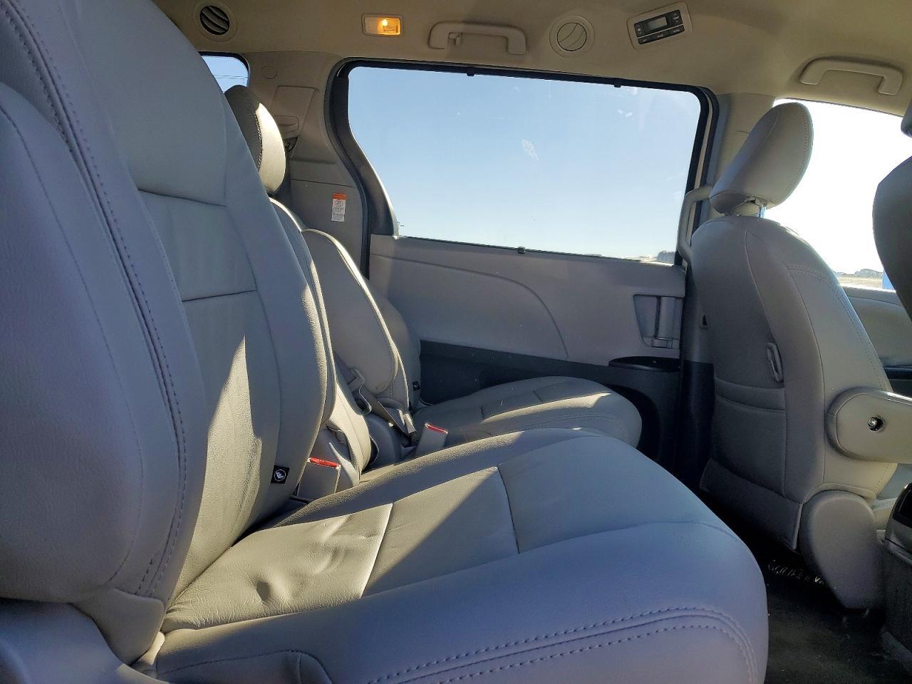 2015 TOYOTA SIENNA