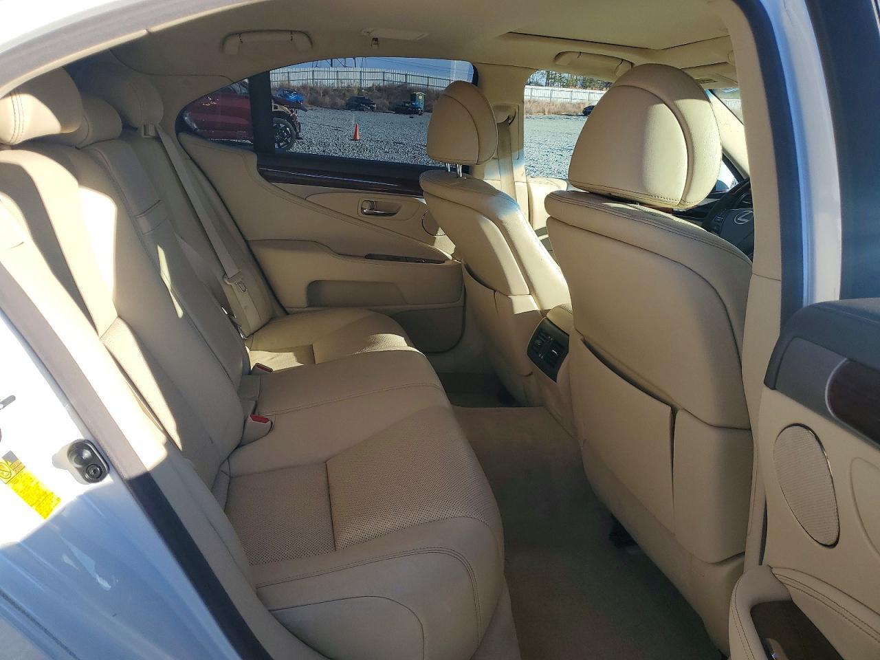 2013 LEXUS LS 460