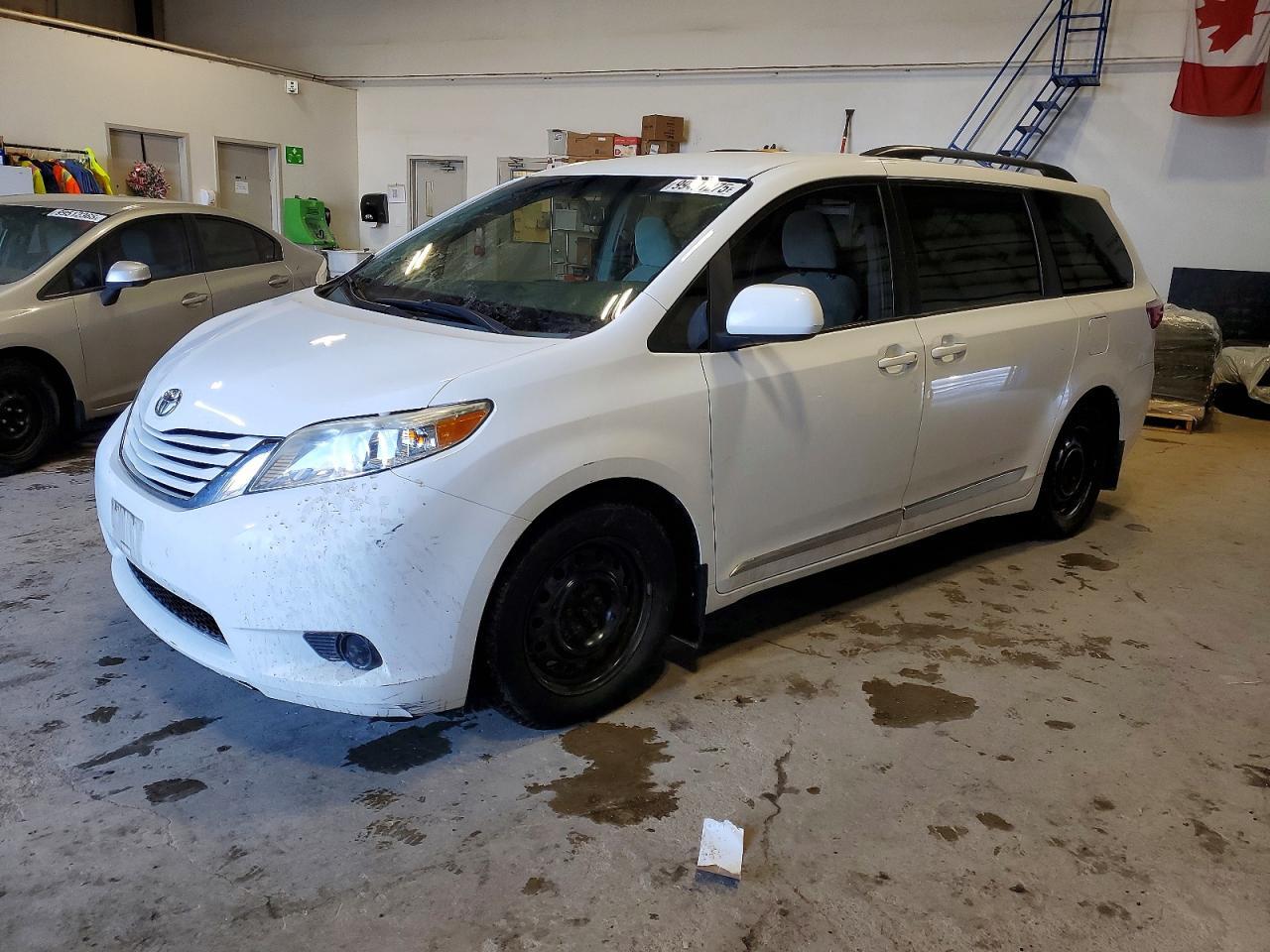 2015 TOYOTA SIENNA