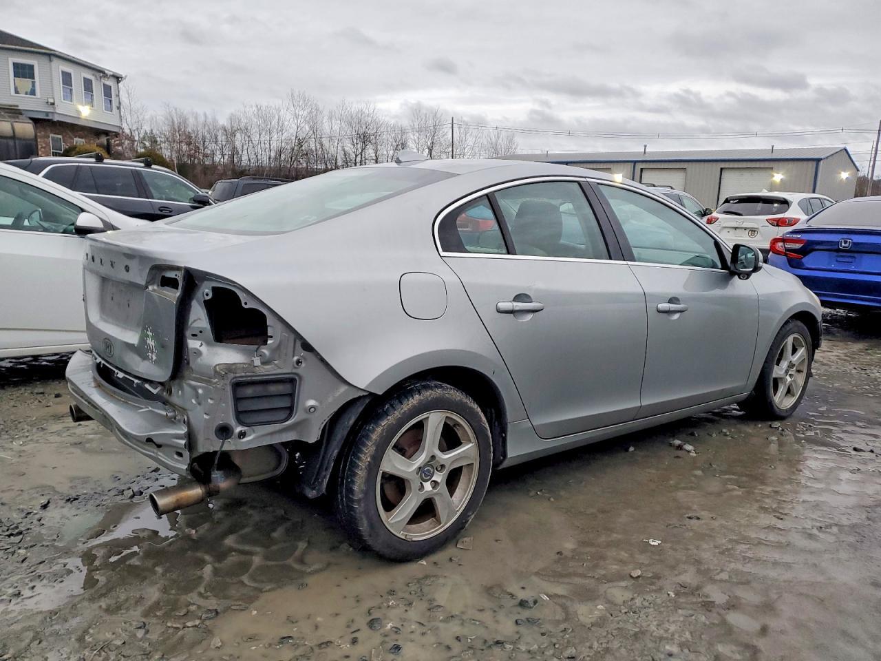 2013 VOLVO S60