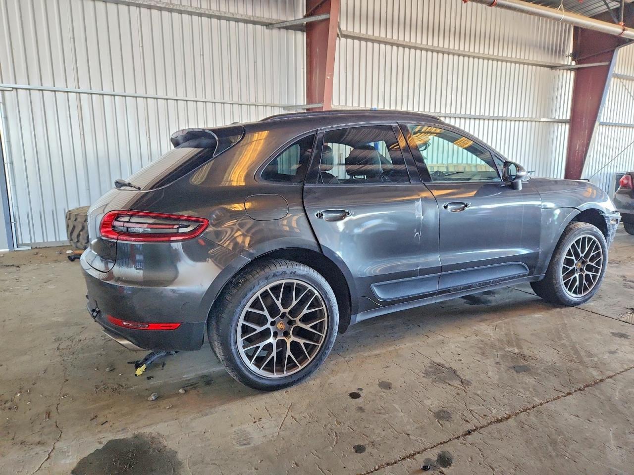 2017 PORSCHE Macan
