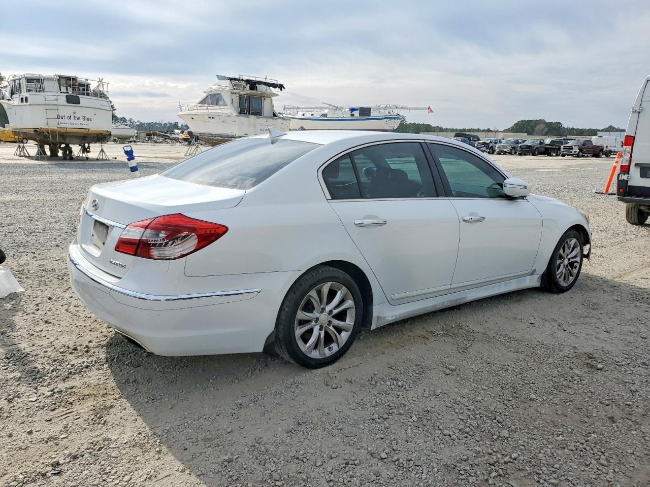 2013 HYUNDAI GENESIS